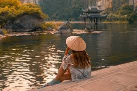 Traveling Alone as a Woman in India Between Freedom and Caution